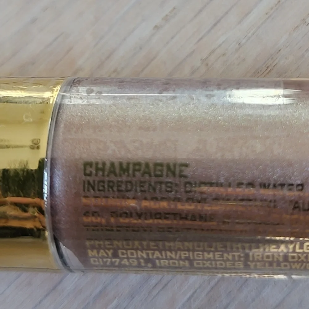 Appeal Liquid Eyeshadow in Champagne
